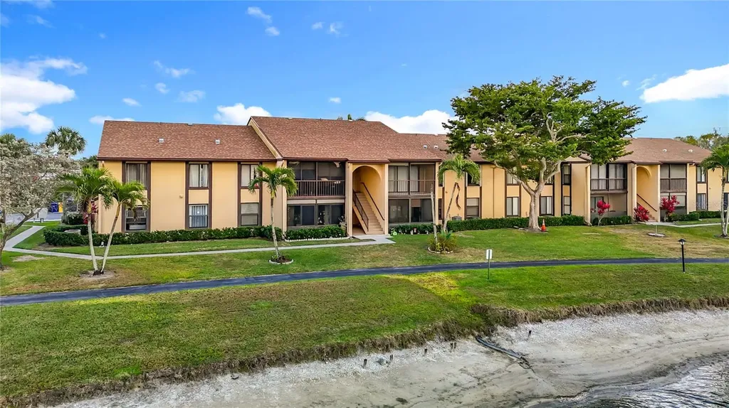 826 Sky Pine Way Greenacres FL 33415