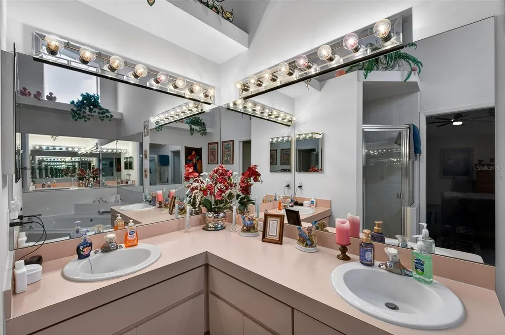 9288 New Orleans Drive Weeki Wachee FL 34613