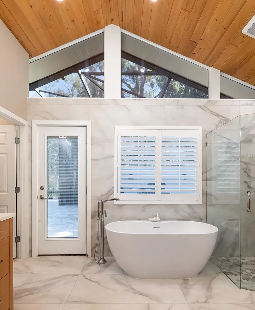 195 W Spring Lake Drive Altamonte Springs FL 32714