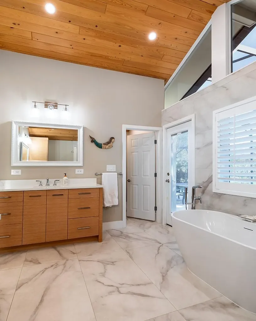 195 W Spring Lake Drive Altamonte Springs FL 32714