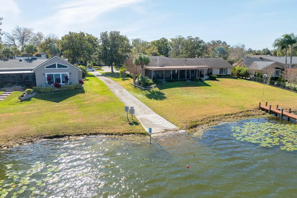 195 W Spring Lake Drive Altamonte Springs FL 32714