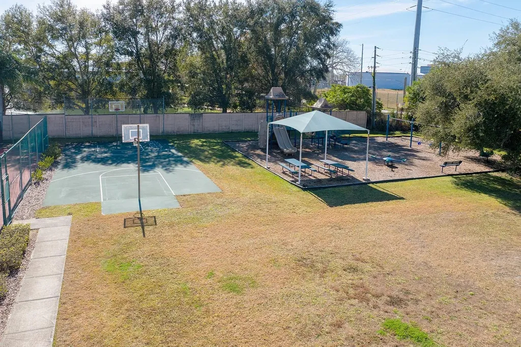 195 W Spring Lake Drive Altamonte Springs FL 32714