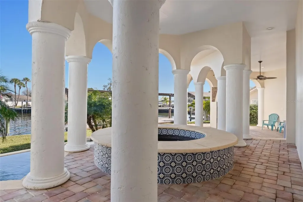 2235 N Kings Cove Point Crystal River FL 34429