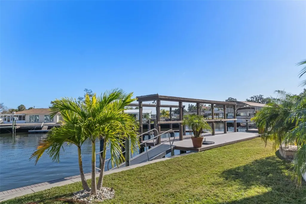2235 N Kings Cove Point Crystal River FL 34429