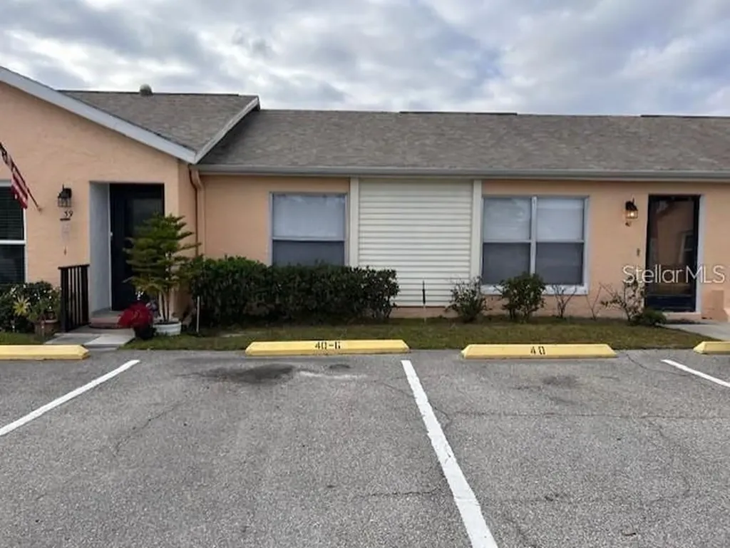 40 E Country Cove Way Kissimmee FL 34743