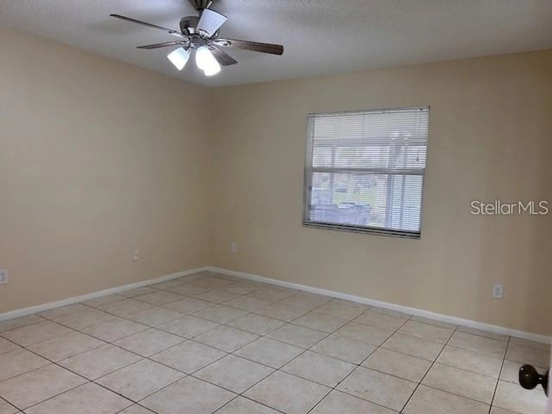 40 E Country Cove Way Kissimmee FL 34743