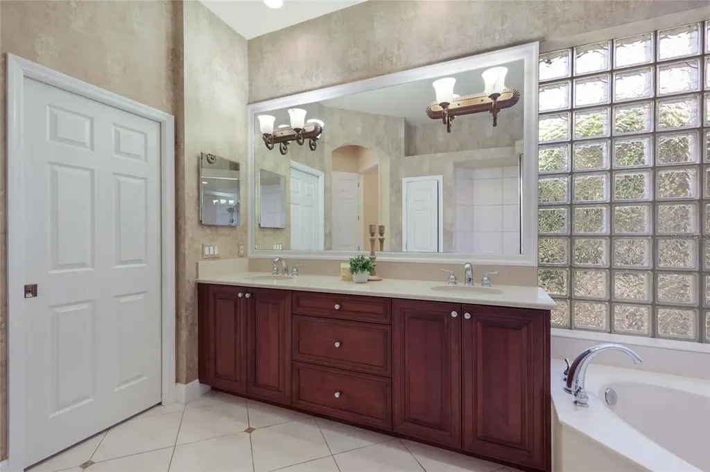 7657 Portstewart Drive Lakewood Ranch FL 34202