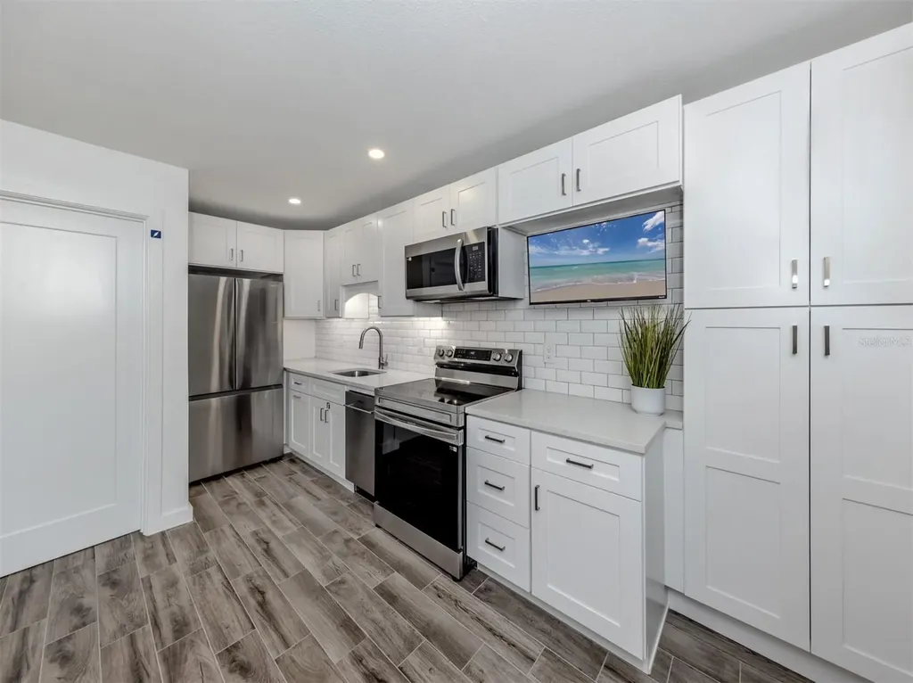 73 Avenida Messina Sarasota FL 34242