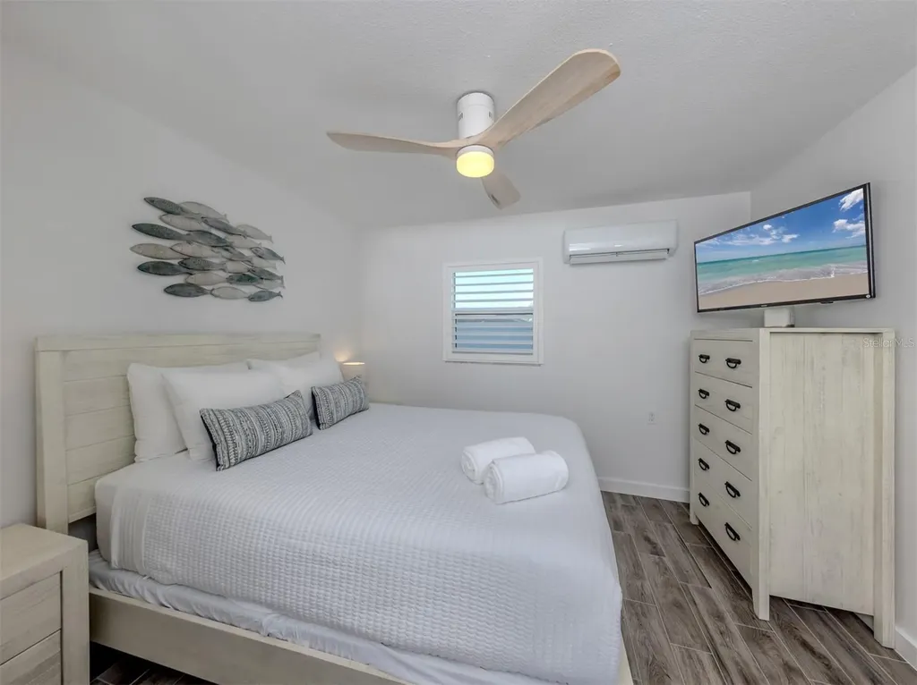 73 Avenida Messina Sarasota FL 34242