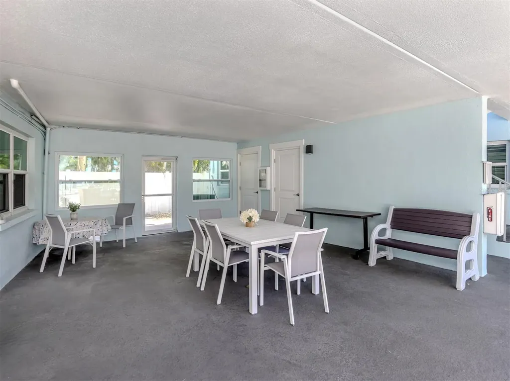 73 Avenida Messina Sarasota FL 34242