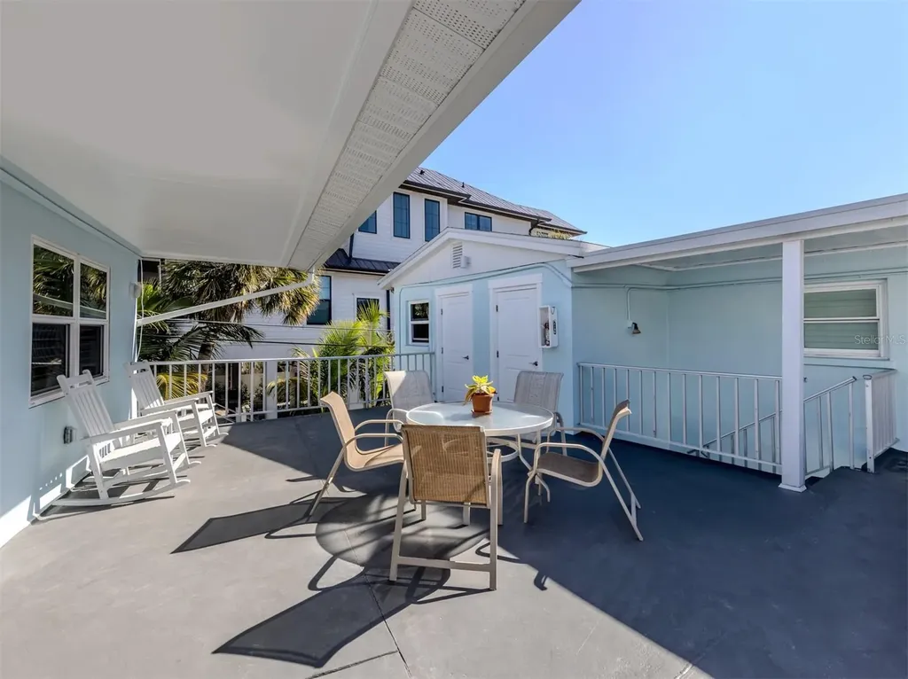 73 Avenida Messina Sarasota FL 34242