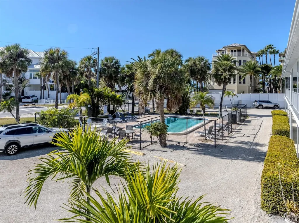73 Avenida Messina Sarasota FL 34242