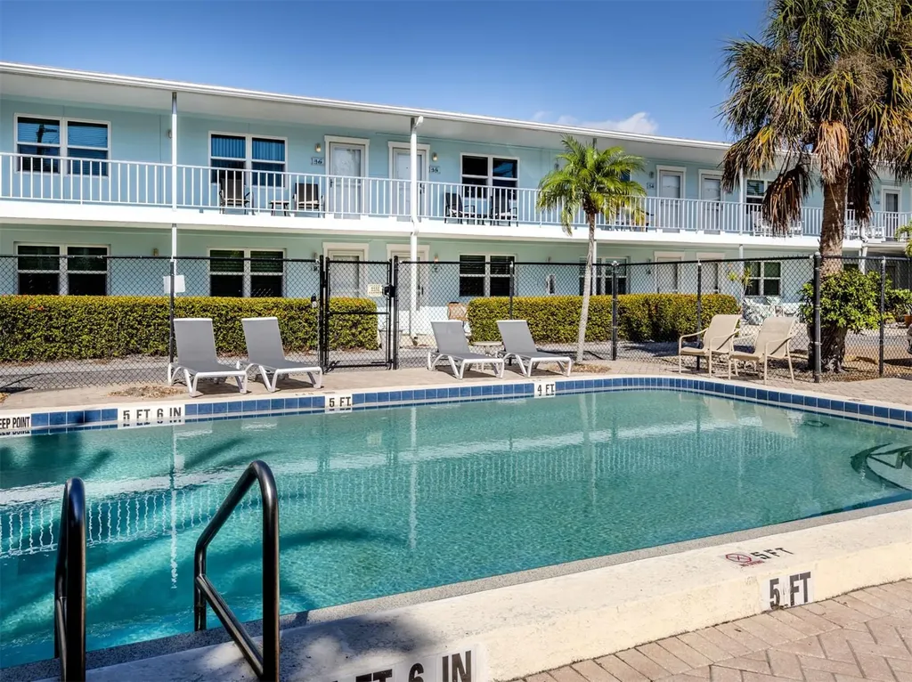 73 Avenida Messina Sarasota FL 34242