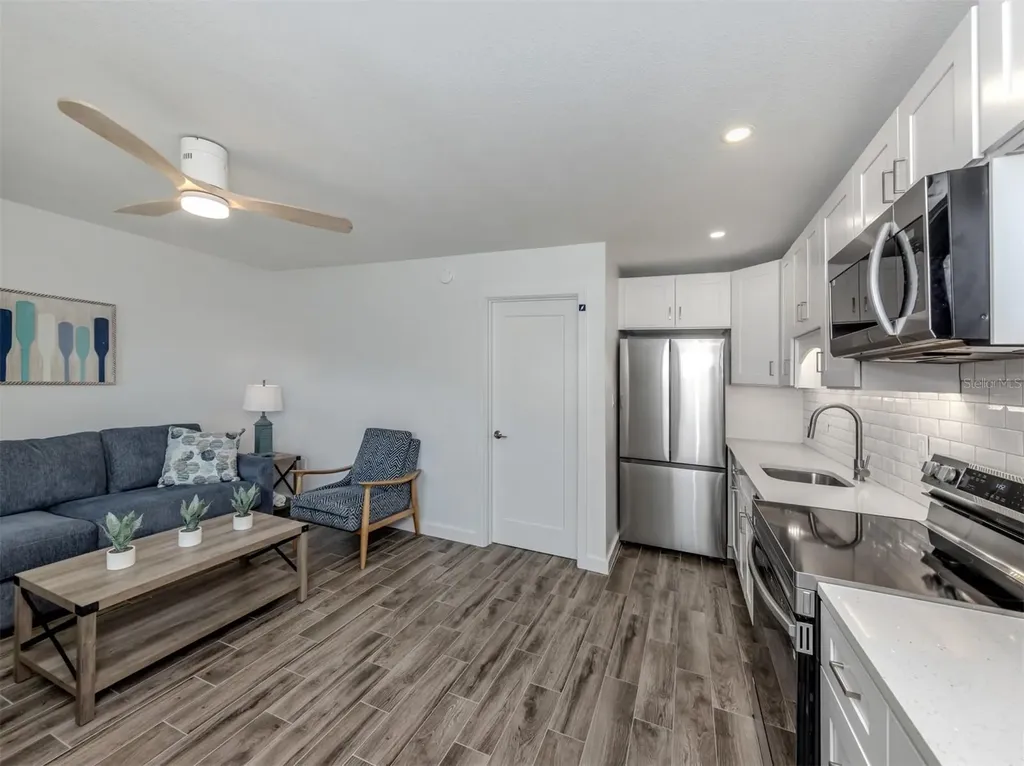 73 Avenida Messina Sarasota FL 34242