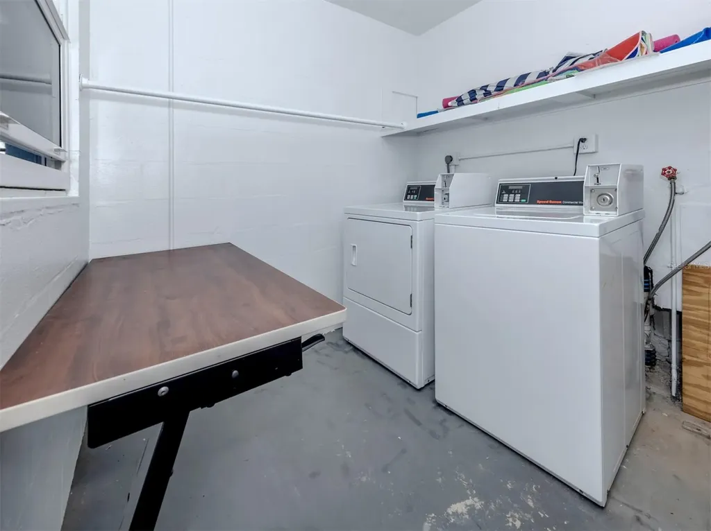 73 Avenida Messina Sarasota FL 34242