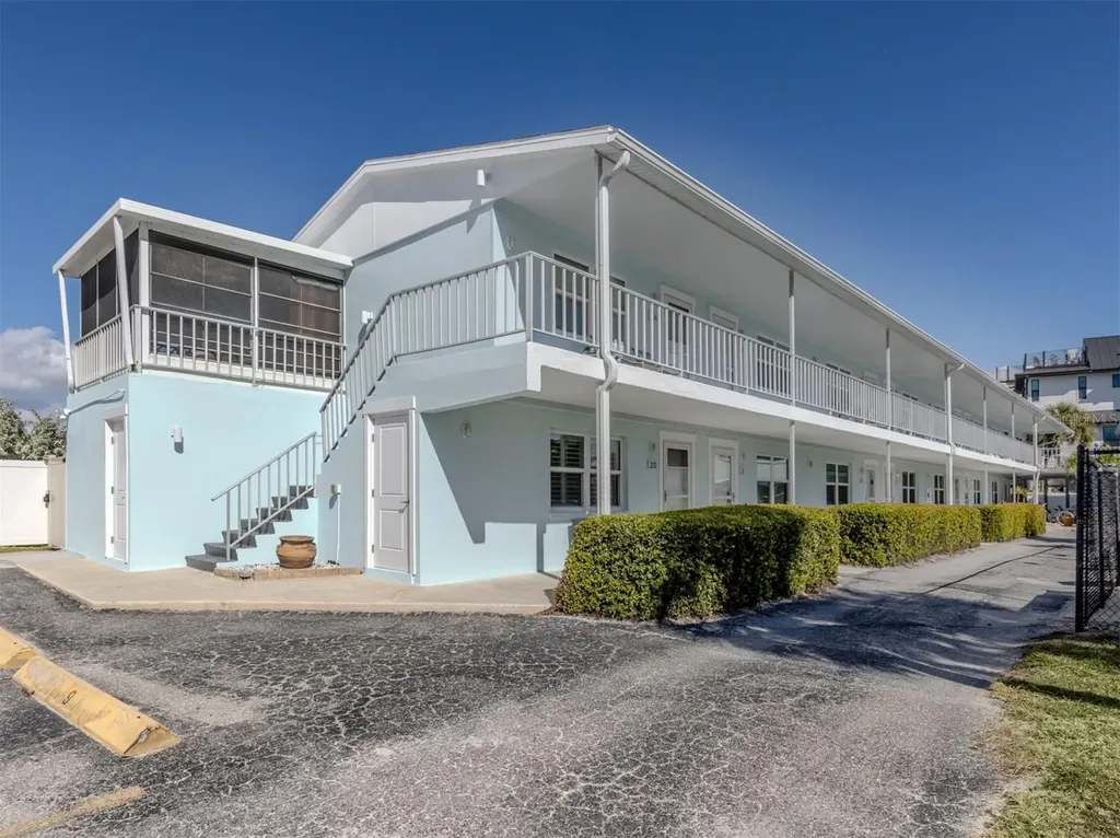 73 Avenida Messina Sarasota FL 34242
