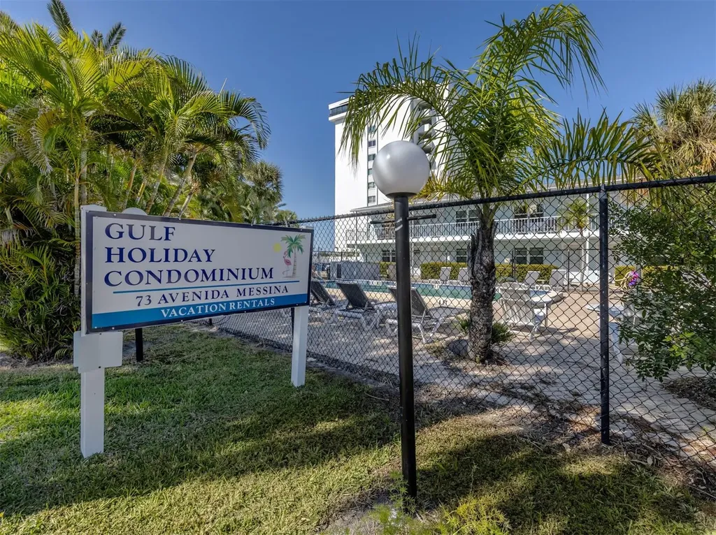 73 Avenida Messina Sarasota FL 34242