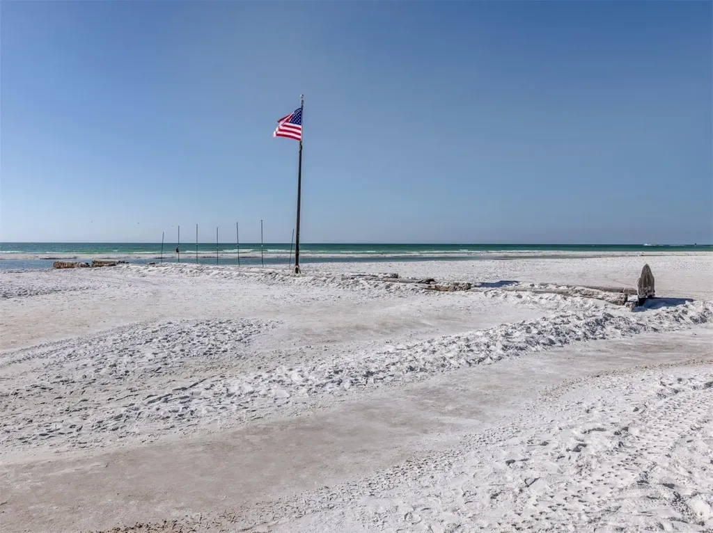 73 Avenida Messina Sarasota FL 34242