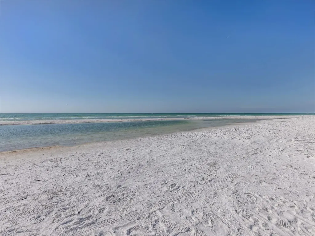 73 Avenida Messina Sarasota FL 34242