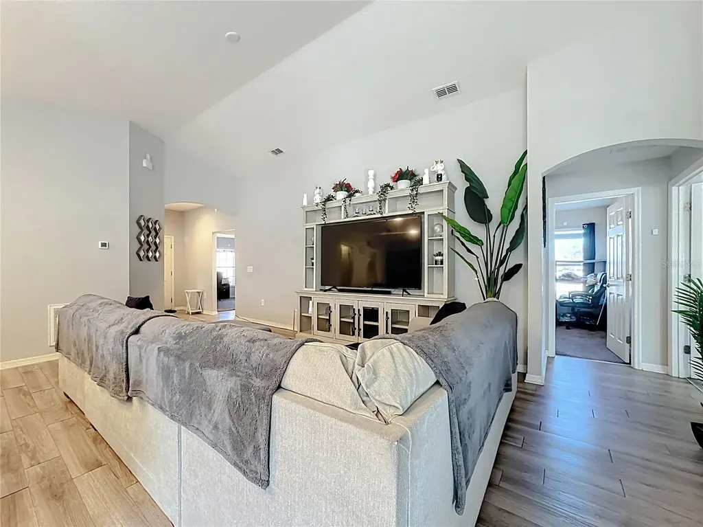 389 Street Georges Circle Eagle Lake FL 33839