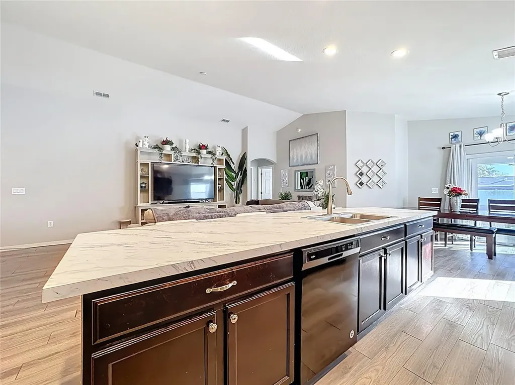 389 Street Georges Circle Eagle Lake FL 33839