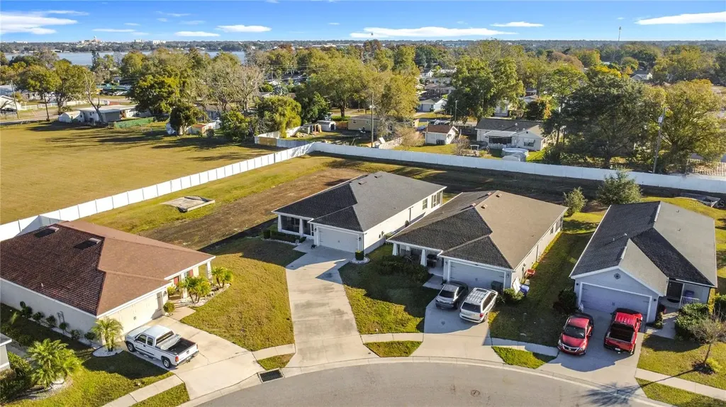 389 Street Georges Circle Eagle Lake FL 33839