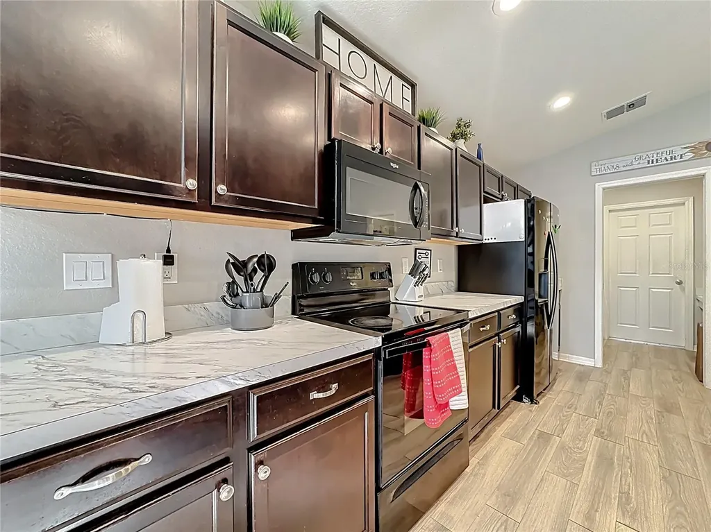 389 Street Georges Circle Eagle Lake FL 33839