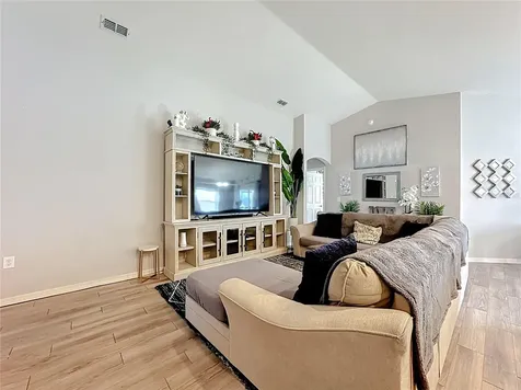 389 Street Georges Circle Eagle Lake FL 33839