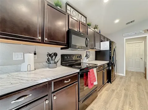 389 Street Georges Circle Eagle Lake FL 33839