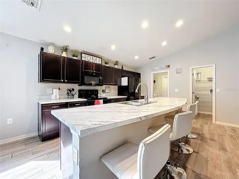 389 Street Georges Circle Eagle Lake FL 33839
