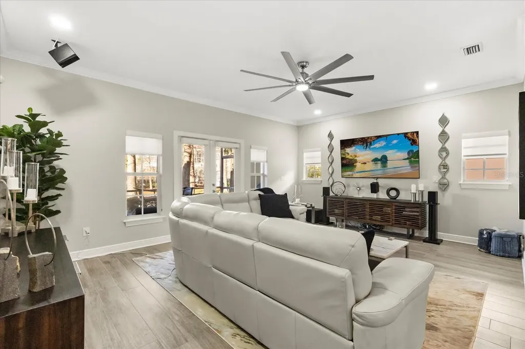 171 Valencia Circle St Petersburg FL 33716