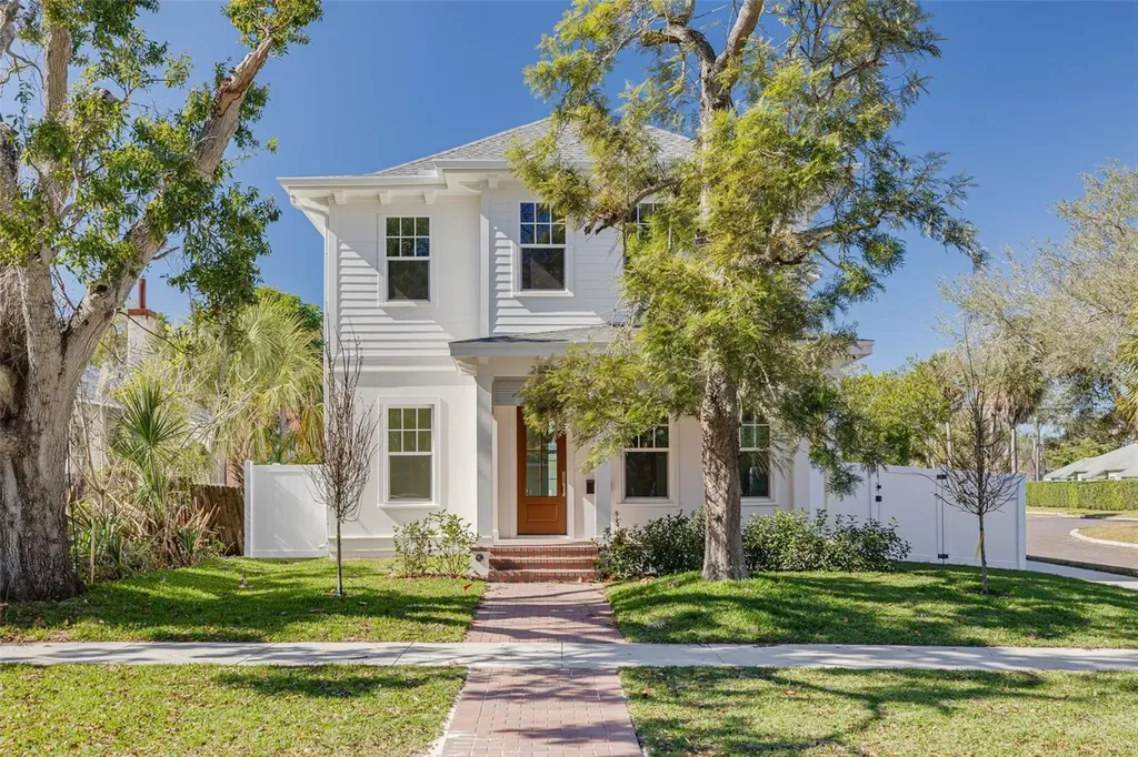2738 11th Street N St Petersburg FL 33704