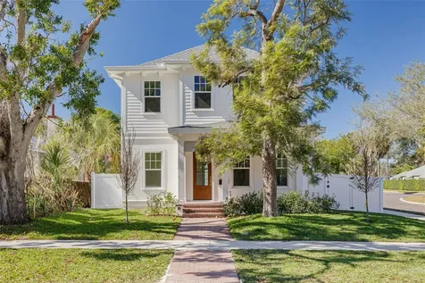 2738 11th Street N St Petersburg FL 33704