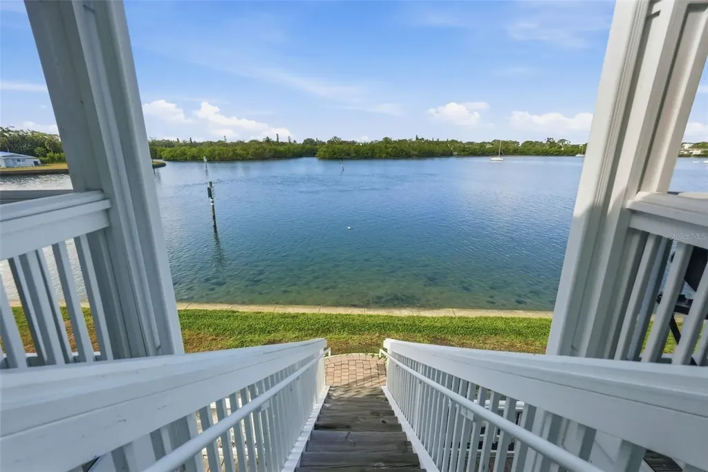 3783 Pompano St Petersburg FL 33705