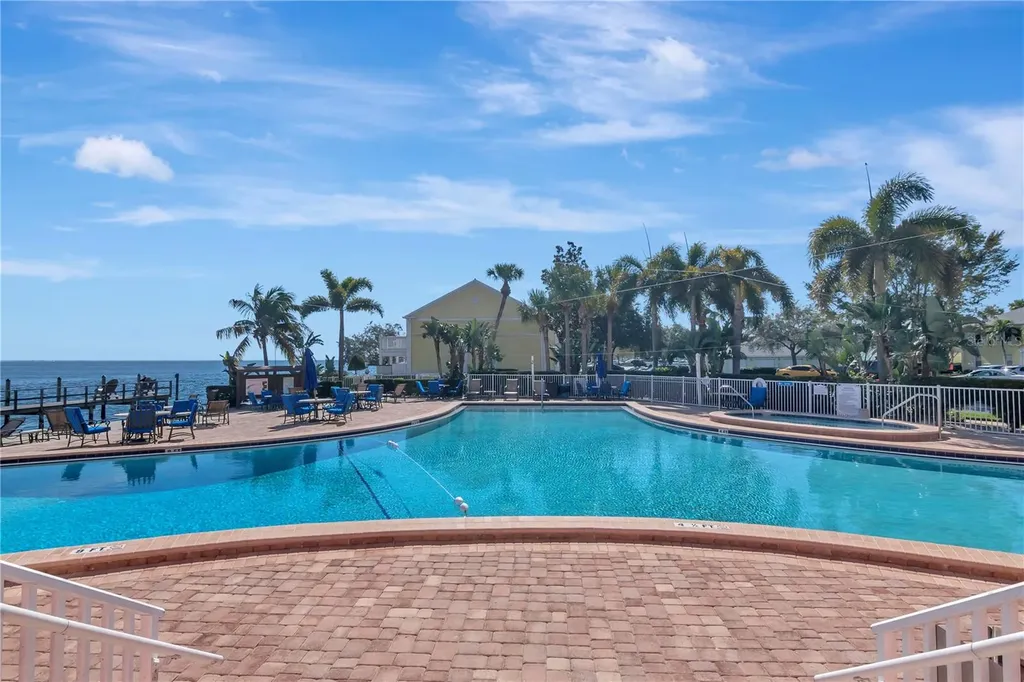 3783 Pompano St Petersburg FL 33705