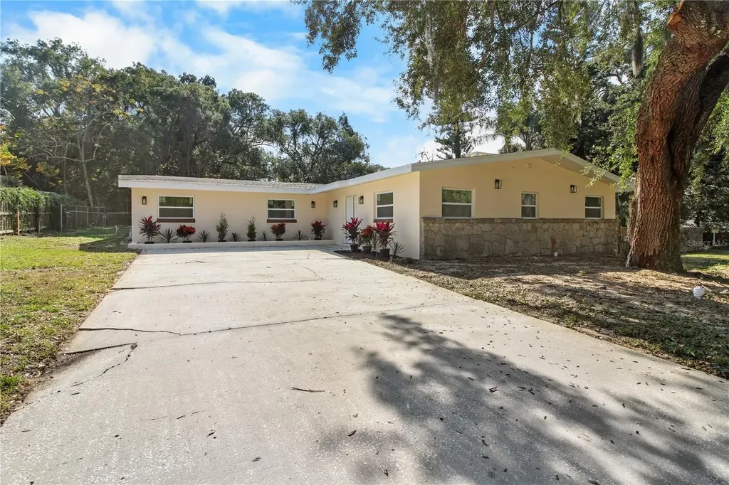 2524 Blue Lake Court Apopka FL 32703