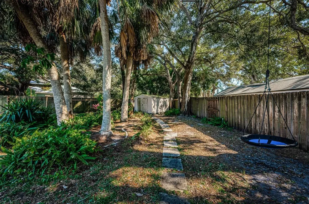 2015 Park Street N St Petersburg FL 33710