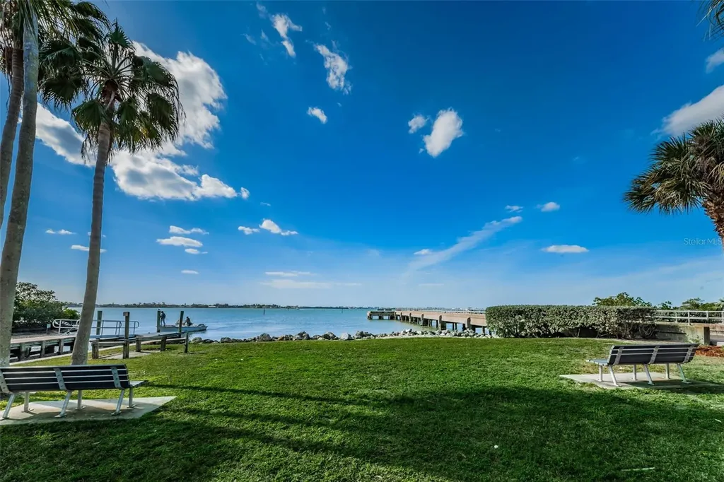 2015 Park Street N St Petersburg FL 33710