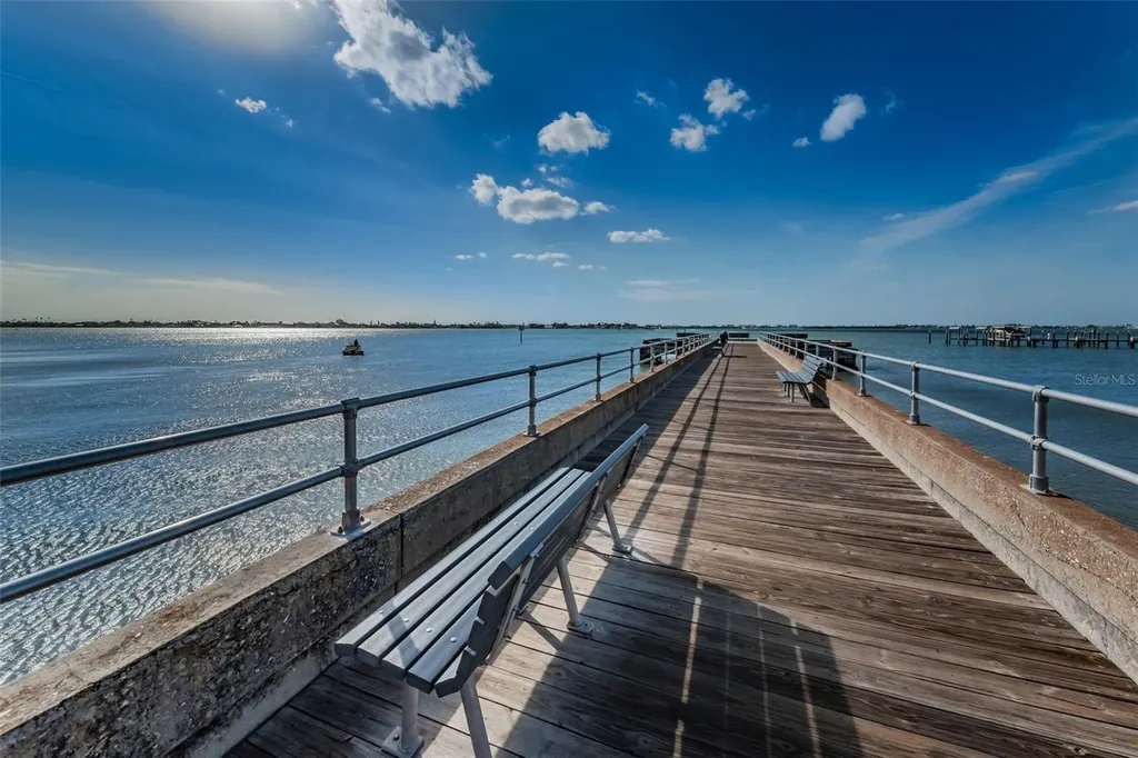 2015 Park Street N St Petersburg FL 33710