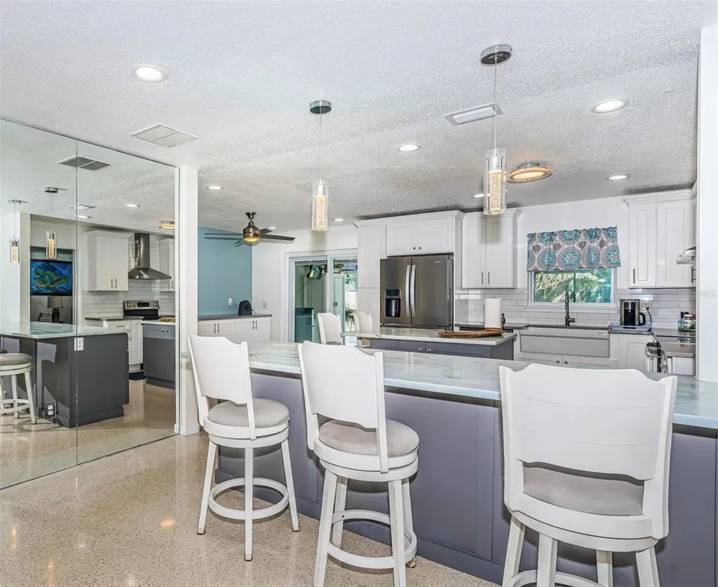 2015 Park Street N St Petersburg FL 33710