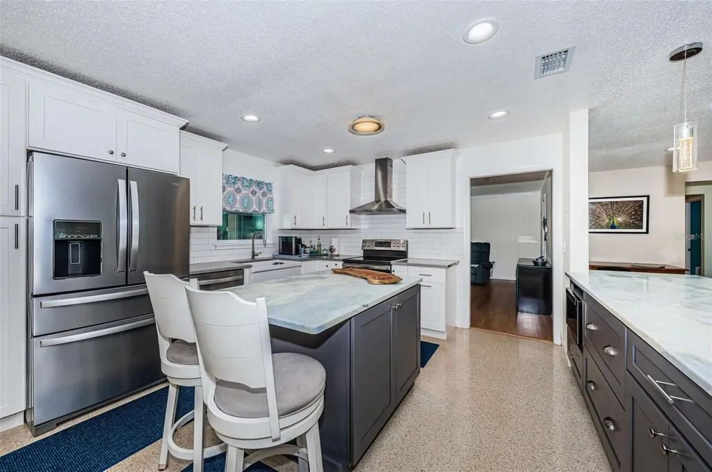 2015 Park Street N St Petersburg FL 33710