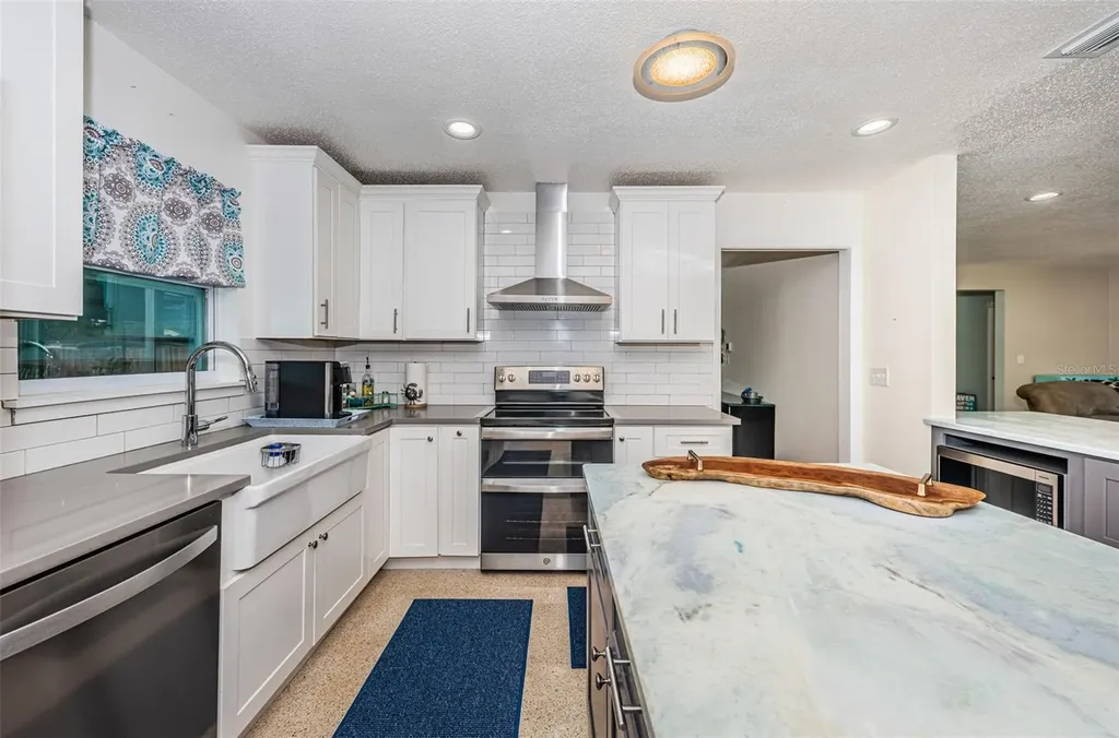 2015 Park Street N St Petersburg FL 33710