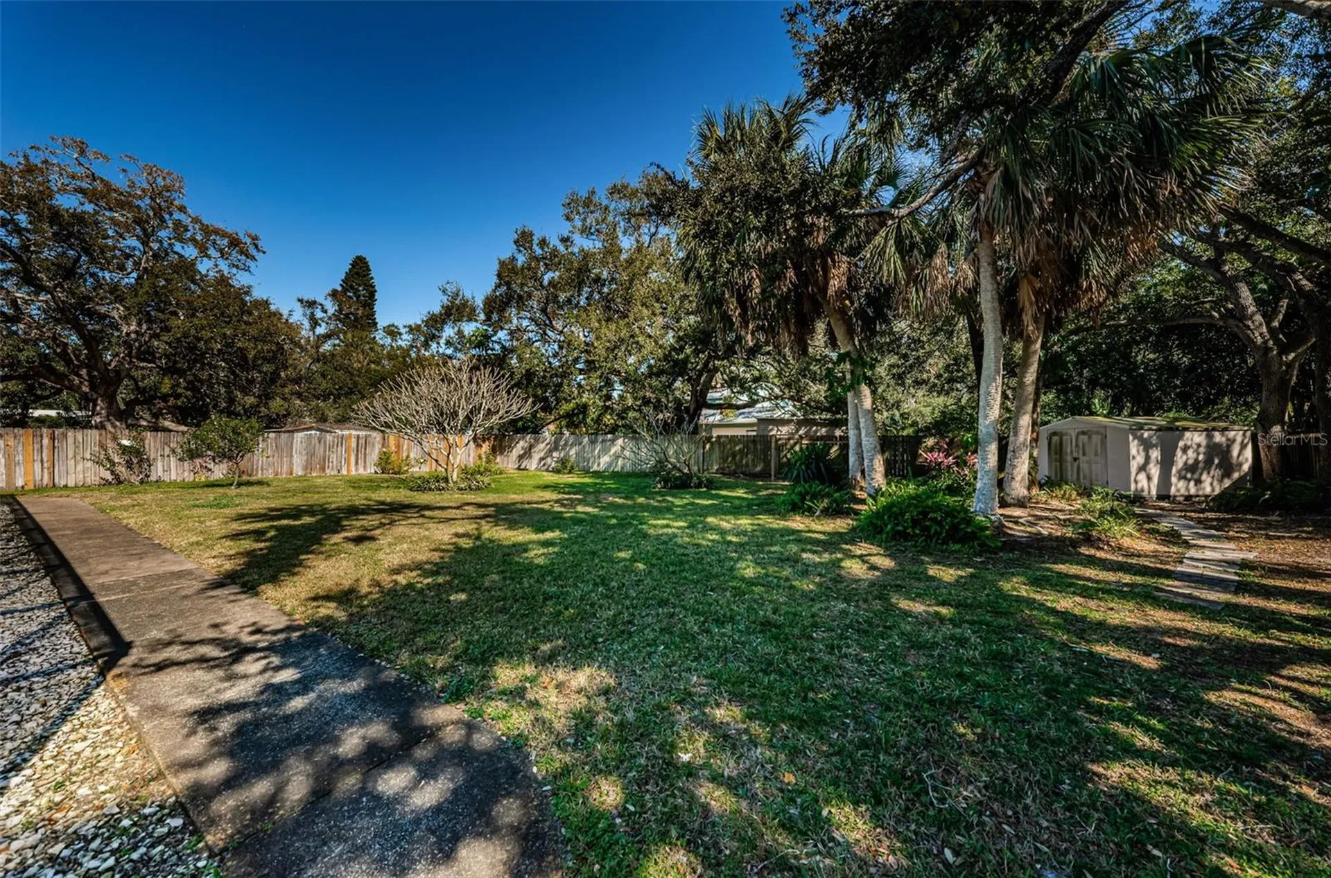 2015 Park Street N St Petersburg FL 33710