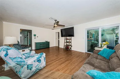 2015 Park Street N St Petersburg FL 33710