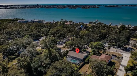 2015 Park Street N St Petersburg FL 33710
