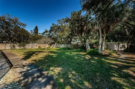 2015 Park Street N St Petersburg FL 33710