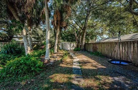 2015 Park Street N St Petersburg FL 33710