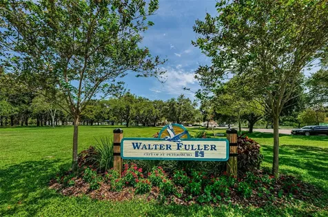 2015 Park Street N St Petersburg FL 33710