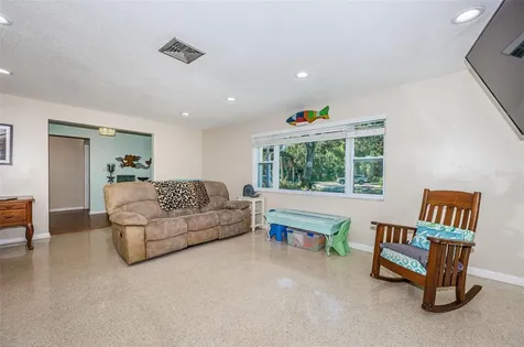2015 Park Street N St Petersburg FL 33710