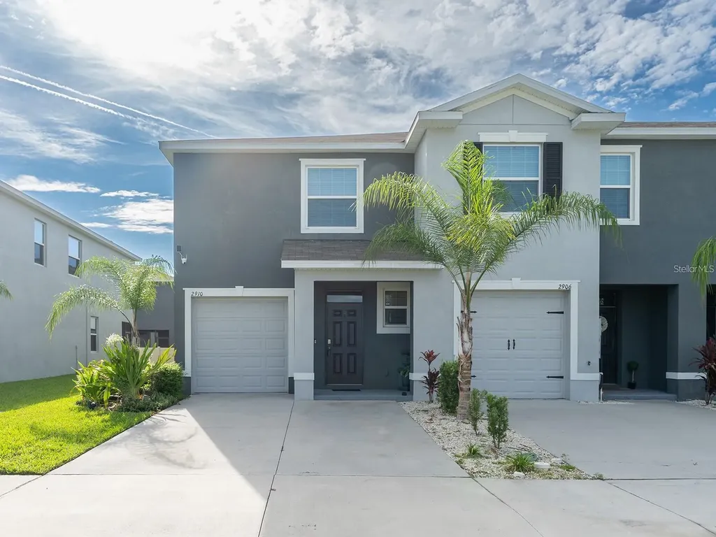 2910 Boxwood Grove Row Wesley Chapel FL 33543